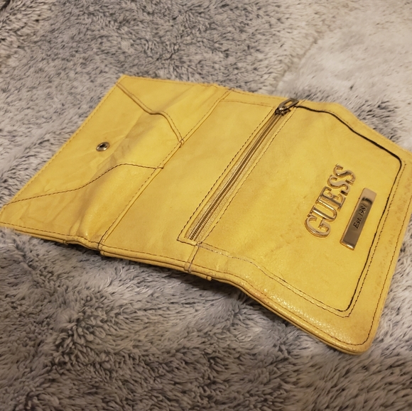 Yellow GUESS wallet - Picture 3 of 6